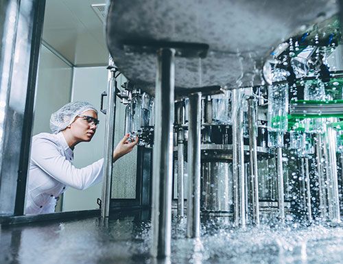L’adoucisseur d’eau industriel permet d'obtenir une grande quantité d’eau adoucie, par exemple pour l'agroalimentaire. L’adoucisseur d’eau industriel permet d'obtenir une grande quantité d’eau adoucie, par exemple pour l'agroalimentaire.